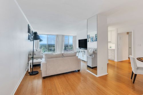 8b-777 E South Temple, Salt Lake City, UT, 84102-1272 | Card Image