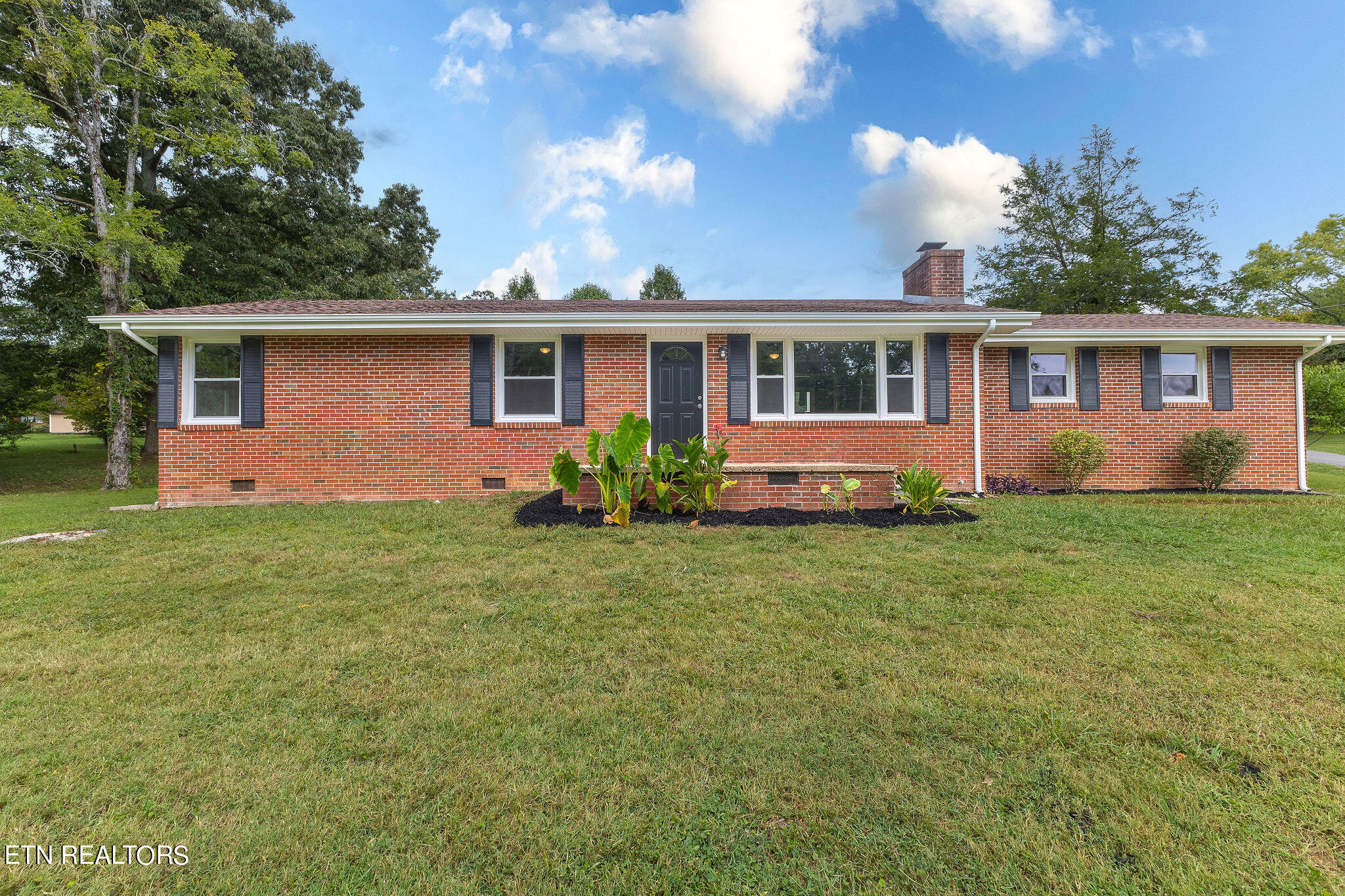 Edna Dr, Knoxville, TN 37920