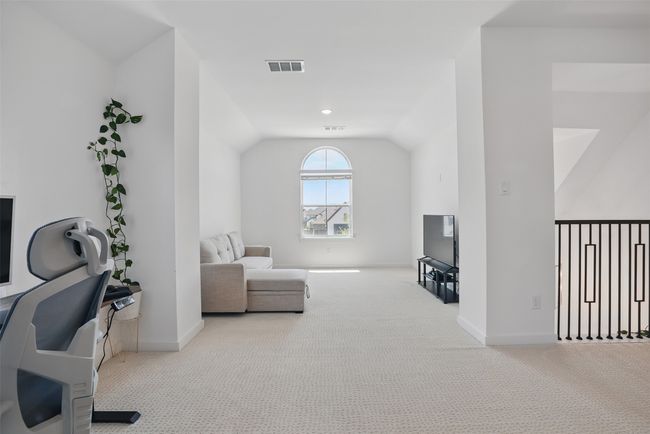 Two separate areas in loft | Image 19