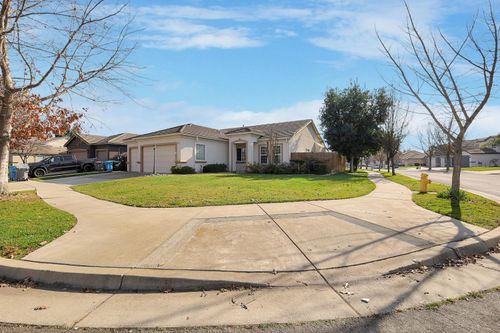 640 Corby Ct, Yuba City, CA, 95991-8327 | Card Image