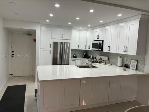 c407-6884 N Kendall Dr, Pinecrest, FL, 33156-1532 | Card Image