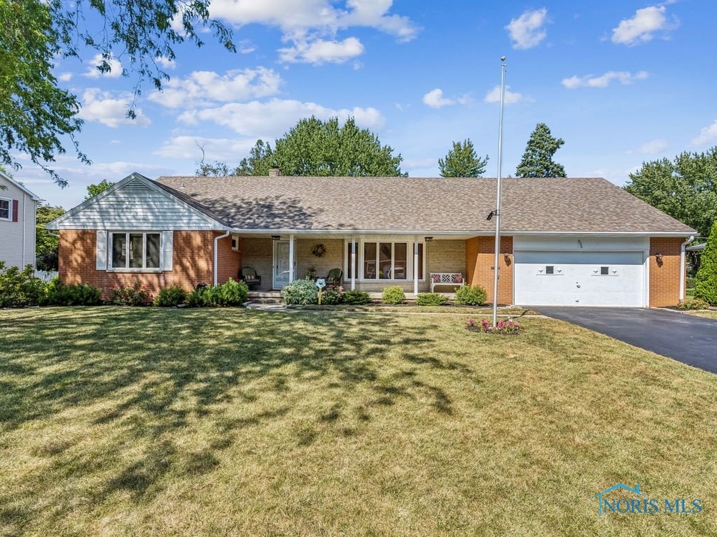 Hawthorne Rd, Findlay, OH 45840