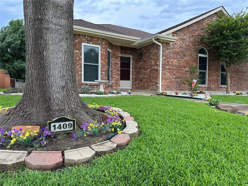 1409 Creek Valley Rd, Mesquite, TX, 75181-1551 | Card Image
