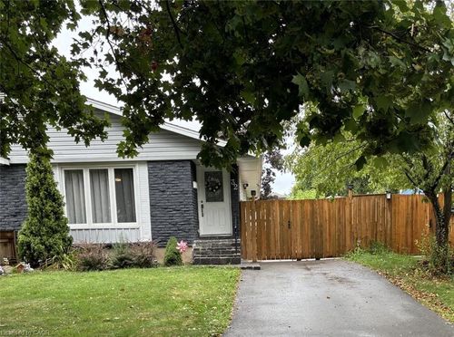 2-32 Birchpark Dr, Grimsby, ON, L3M4N1 | Card Image