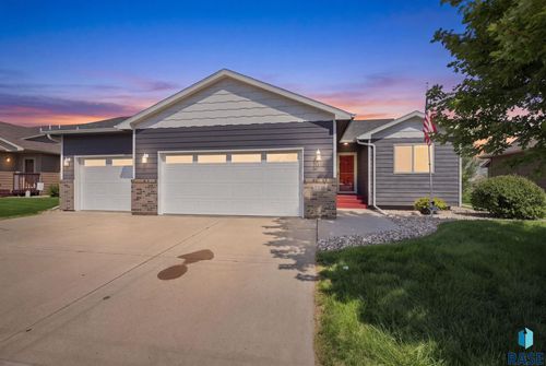 3616 E Brewster St, Sioux Falls, SD, 57108-8550 | Card Image