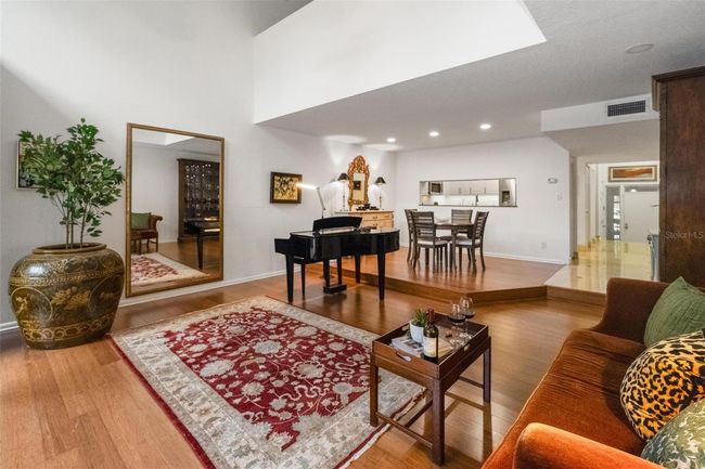 APT-14 - 301 2 Nd St N, Townhouse with 2 bedrooms, 3 bathrooms and null parking in St Petersburg FL | Image 6