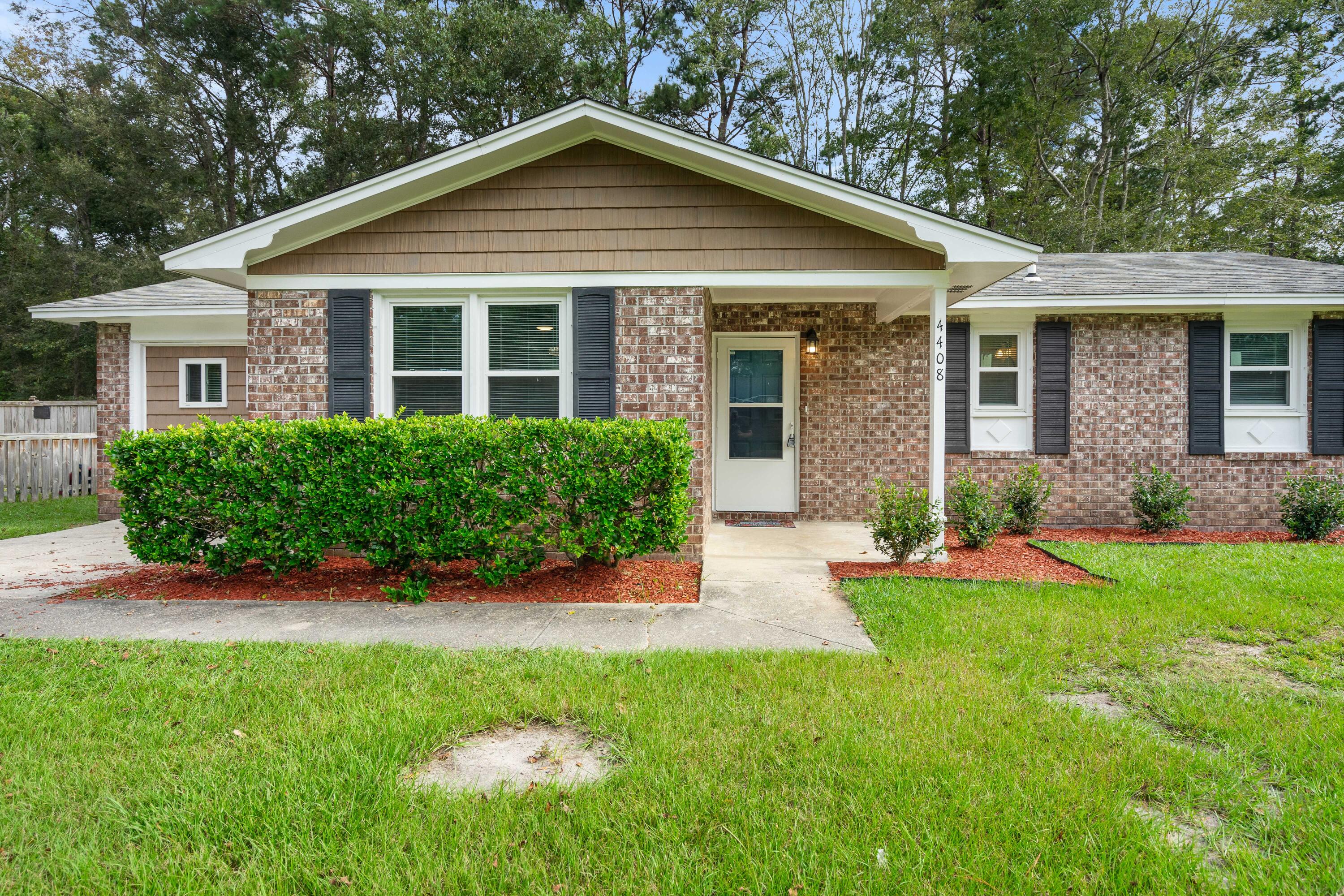 Clovewood St, Ladson, SC 29456