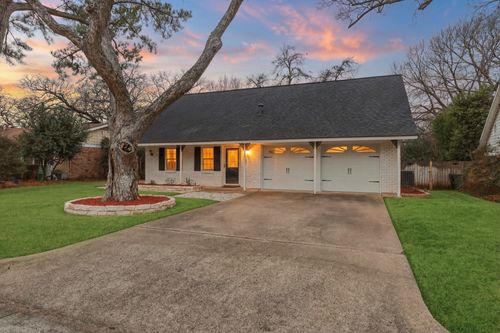 806 Waggoner Dr, Arlington, TX, 76013-1460 | Card Image