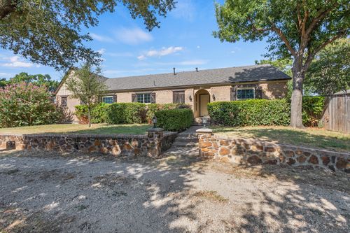 620 Oakwood Ln, Arlington, TX, 76012-4903 | Card Image
