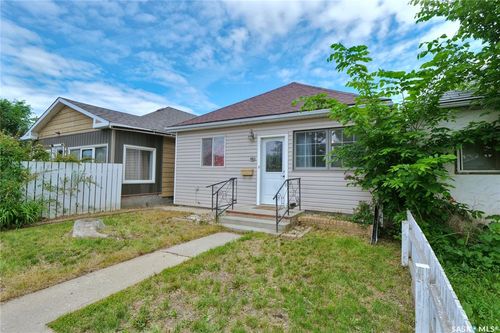 460 Iroquois St W, Moose Jaw, SK, S6H5B3 | Card Image