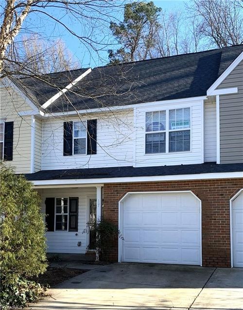 17 Pickwick Pl, Greensboro, NC, 27407-2732 | Card Image