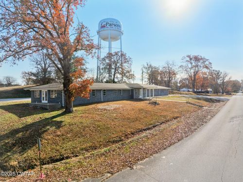 105 Kentucky Ave S, Parsons, TN, 38363-2517 | Card Image