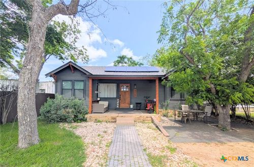 635 Camp St, New Braunfels, TX, 78130-4211 | Card Image