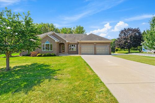 736 Tipperary St, Gilberts, IL, 60136-8903 | Card Image