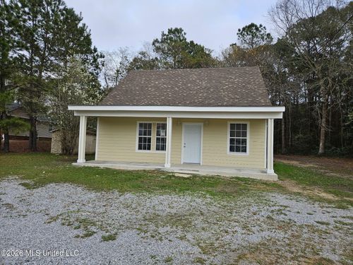 2512 Beachview Dr, Ocean Springs, MS, 39564-9579 | Card Image