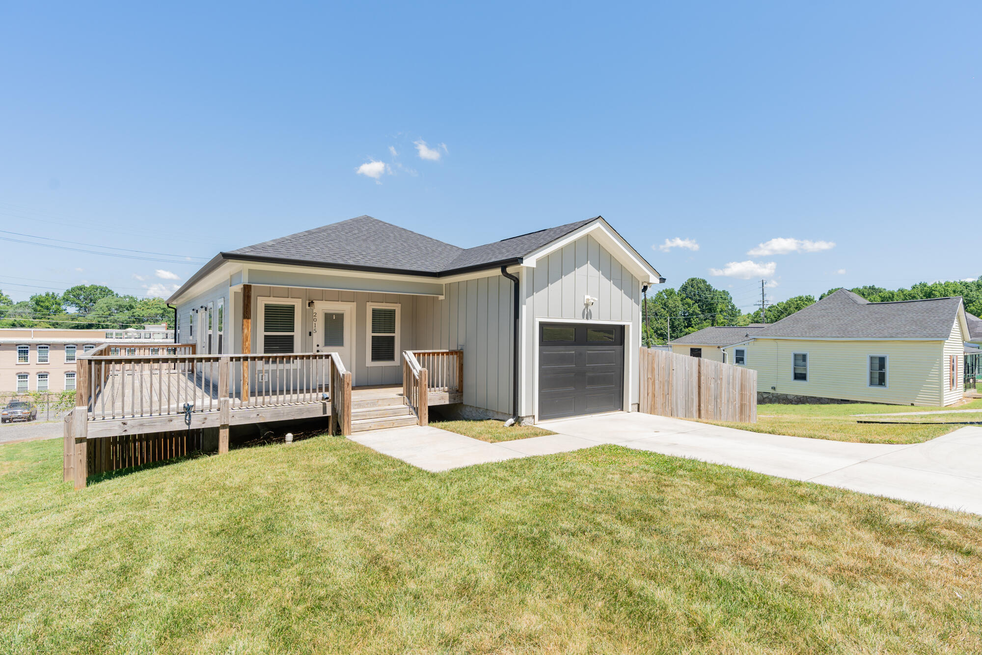 Chamberlain Ave, Chattanooga, TN 37406