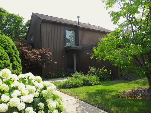 1 Westbury Ct, Ann Arbor, MI, 48105-1411 | Card Image