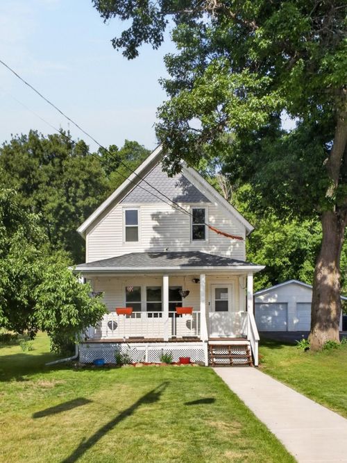 430 S Vincent St, SAINT CROIX FALLS, WI, 54024-9154 | Card Image