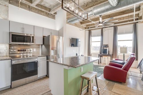 unit-5003-221 W Lancaster Ave, Fort Worth, TX, 76102-6651 | Card Image