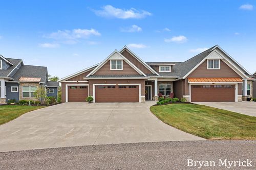 4726 W Wind Dr, Holland, MI, 49423-7921 | Card Image