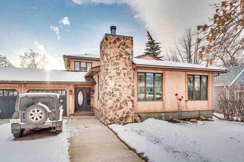 211 4 Ave Se, Three Hills, AB, T0M2A0 | Card Image