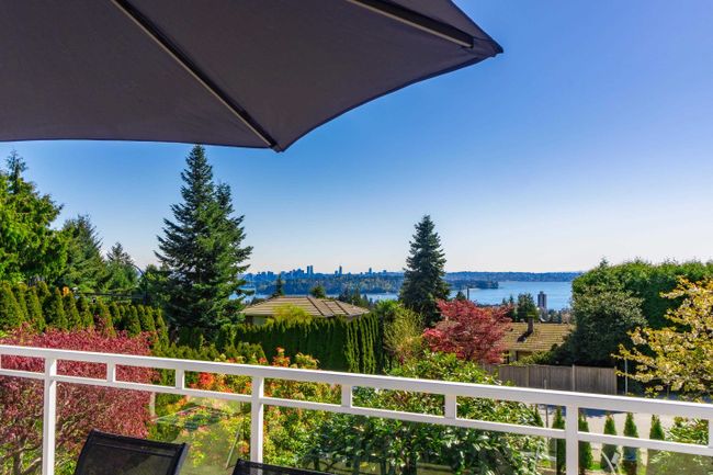 2115 Queens Avenue, House other with 5 bedrooms, 3 bathrooms and 4 parking in West Vancouver BC | Image 34