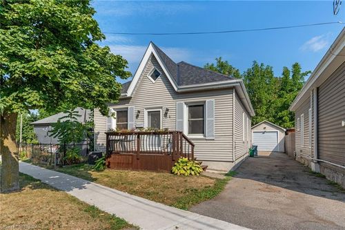 84 Brighton Ave, Brantford, ON, N3S1W2 | Card Image