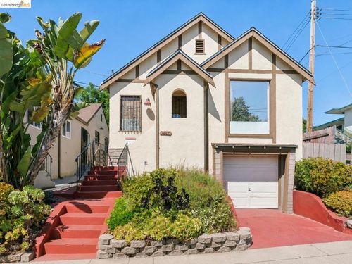 7650 Ney Ave, Oakland, CA, 94605-2918 | Card Image