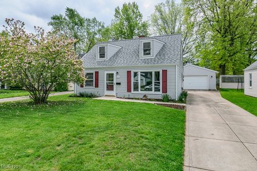 29070 W Willowick Dr, Willowick, OH, 44095-4726 | Card Image