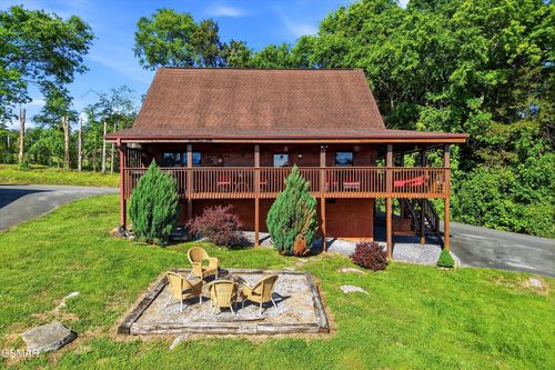 1824 Trout Way, Sevierville, TN, 37862-7270 | Card Image