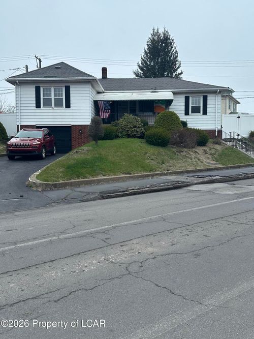 7 W Diamond Ave, West Hazleton, PA, 18202-4802 | Card Image