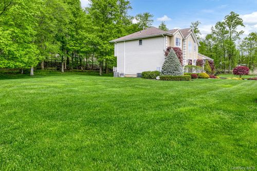 1 Litman Ln, Suffern, NY, 10901-2010 | Card Image