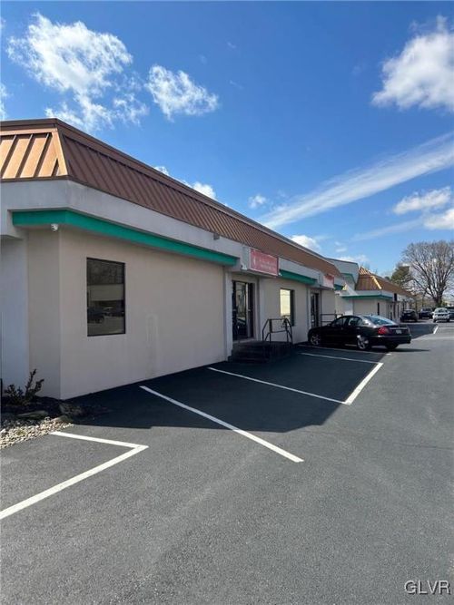 1710 Macarthur Rd, Whitehall, PA, 18052-5734 | Card Image
