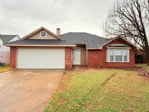 2711 Canterbury St, Euless, TX, 76039-7831 | Card Image