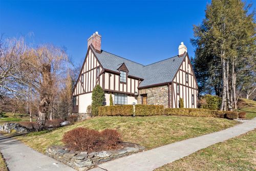 1 W Winding Rd, Poughkeepsie, NY, 12601-5001 | Card Image