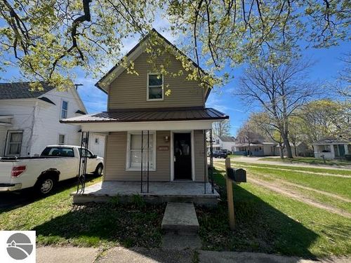 817 N Simon St, Cadillac, MI, 49601-1453 | Card Image