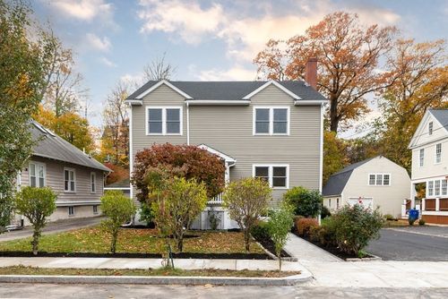 321 Albemarle Rd, Newton, MA, 02460-1358 | Card Image