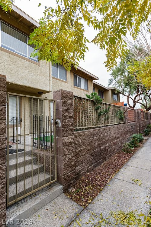 6425 Big Pine Way, Las Vegas, NV, 89108-3419 | Card Image