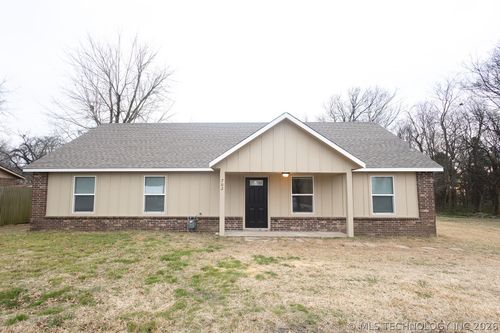702 Se 10th St, Wagoner, OK, 74467-7106 | Card Image