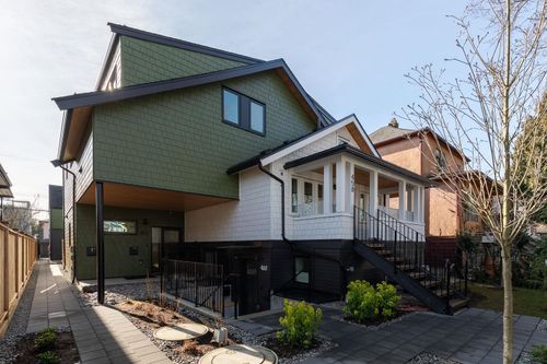 462 E 17th Ave, Vancouver, BC, V5V1B1 | Card Image