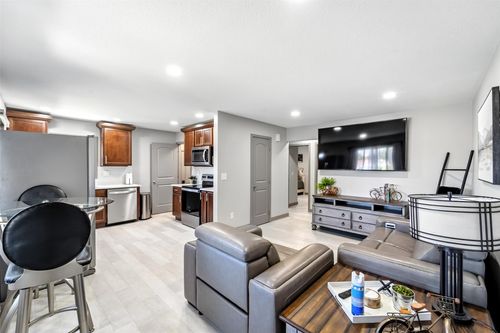 5327 Jennifer Dr, Pleasant Hill, IA, 50327-2123 | Card Image
