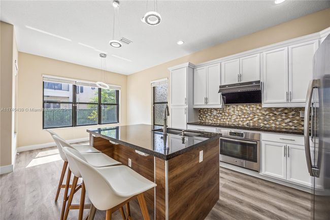 3346 W 96 Th Pl, House other with 3 bedrooms, 3 bathrooms and null parking in Hialeah FL | Image 8