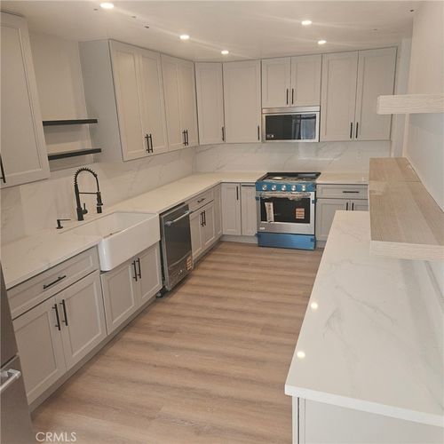 203-15150 Dickens St, Sherman Oaks, CA, 91403-3351 | Card Image