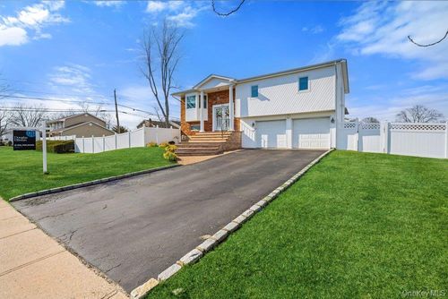 64 Marquette Dr, Smithtown, NY, 11787-2055 | Card Image