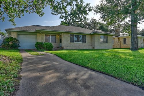 228 E Obryant St, Bellville, TX, 77418-2260 | Card Image