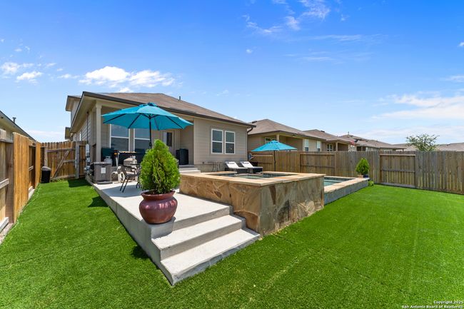 449 Middle Green Loop, House other with 3 bedrooms, 3 bathrooms and null parking in Floresville TX | Image 7