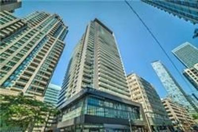 PH207 - 770 Bay St, Condo with 1 bedrooms, 2 bathrooms and null parking in Toronto ON | Image 1