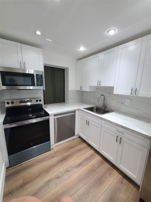 apt-501-17570 Atlantic Blvd, Sunny Isles Beach, FL, 33160-2838 | Card Image