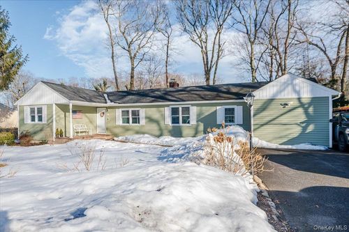 20 Honey Ln, Miller Place, NY, 11764-1820 | Card Image