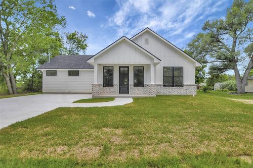 203 N Woodrow St, Madisonville, TX, 77864-1572 | Card Image